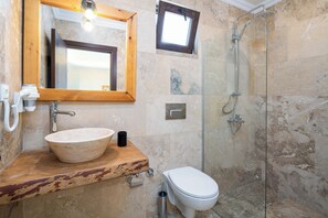 Familien-Doppel- oder -Zweibettzimmer, Meerblick | Badezimmer