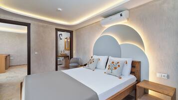 Deluxe Suite, Sea View | Minibar, in-room safe, desk, laptop workspace