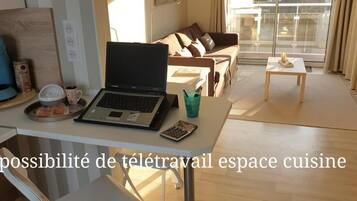 Apartemen, balkon, pemandangan laut | Interior