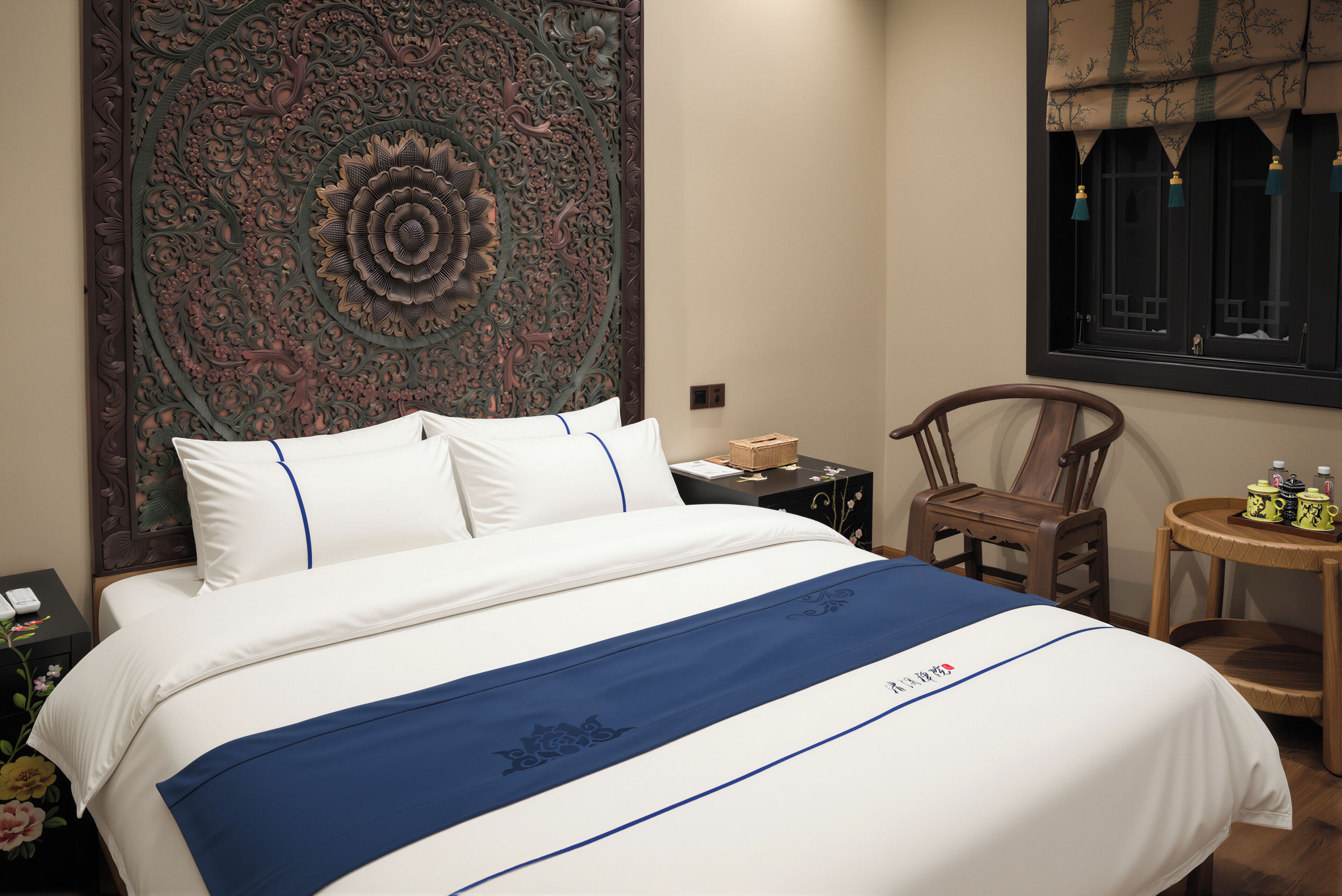 Habitación doble Confort | Camas con efecto memoria, decoración personalizada y muebles diferentes 