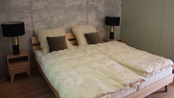 3 bedrooms, desk, free WiFi, bed sheets