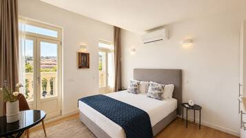 Estudio superior, vista al río | Cuna de viaje, wifi gratis y ropa de cama