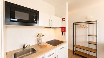 Superior Studio, River View | Private kitchenette
