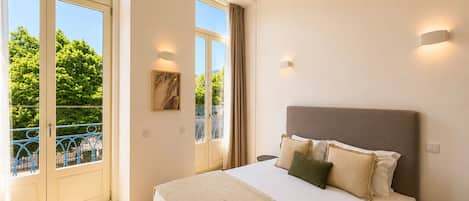 City Studio | Travel crib, free WiFi, bed sheets