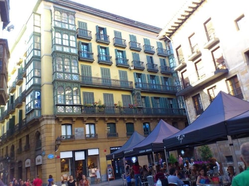 Roquefer Bilbao by gaiarooms
