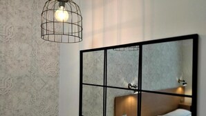 Quadruple Room | Down comforters, WiFi (free), bed sheets - Roquefer Bilbao by gaiarooms (Bilbao)