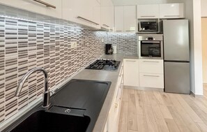 Coffee/tea maker, fridge, microwave, oven - 2 bedroom nice apartment in Supetarska Draga (Supetarska Draga)