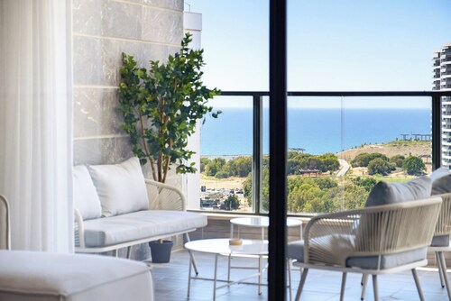 Coastal 4BR Balcony & Mamad l Renovation
