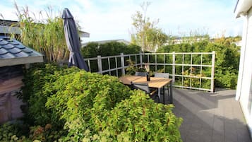 House | Outdoor dining