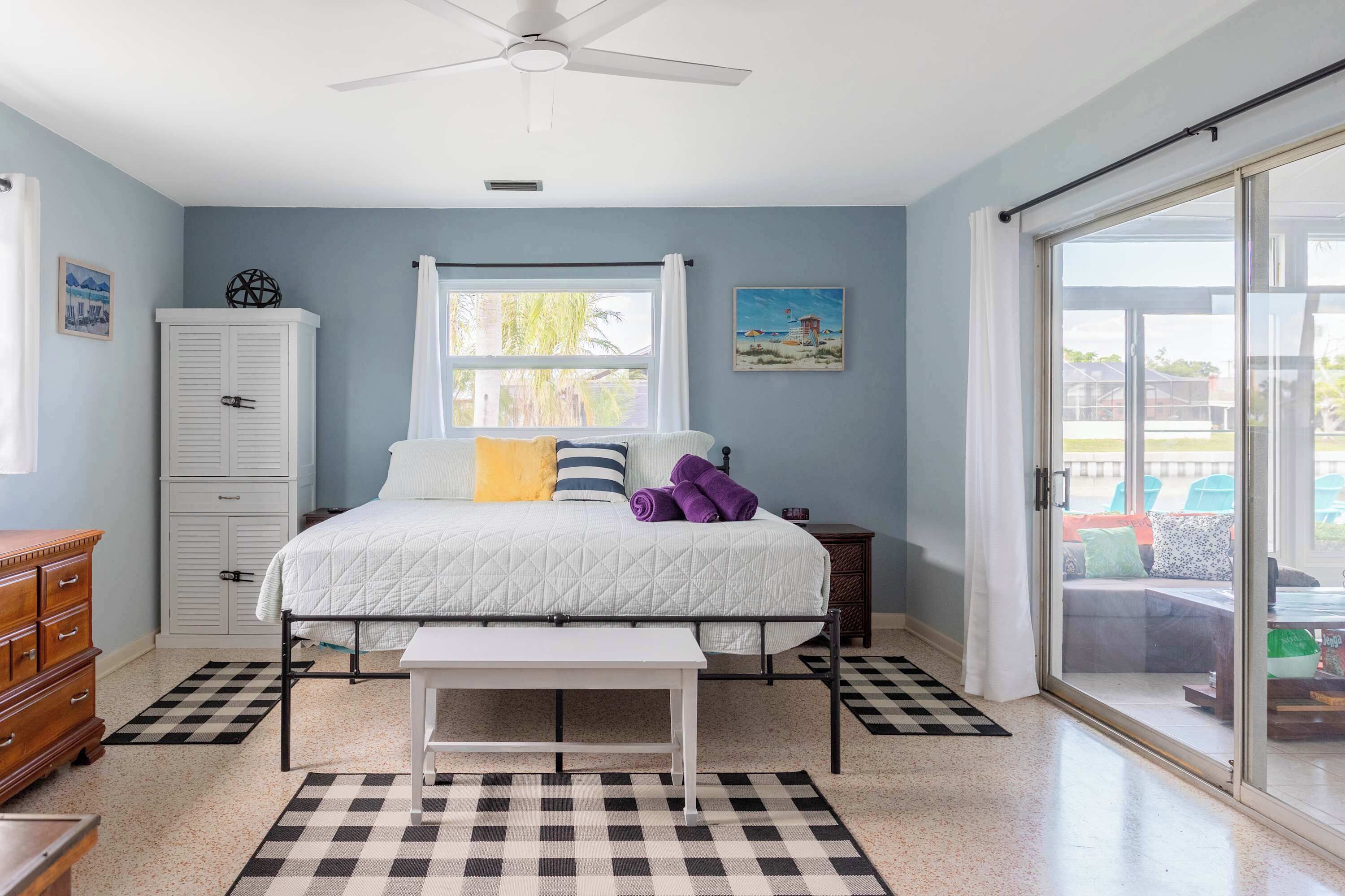 3 bedrooms, desk, iron/ironing board, WiFi