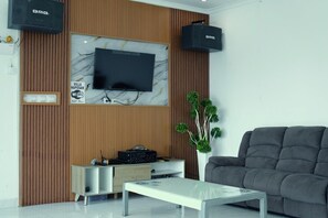 Deluxe Villa, 4 Bedrooms | Living area - Botanika Estate (Jawa Barat)