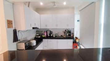 Deluxe Villa, 4 Bedrooms | Private kitchen | Microwave, stovetop, rice cooker, cookware/dishes/utensils