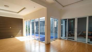 Deluxe Villa, 4 Bedrooms | Interior