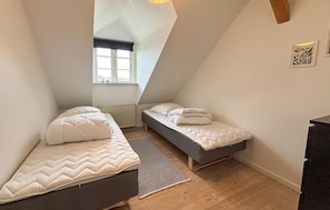 Free WiFi - 4 bedroom nice home in Haderslev (Haderslev)