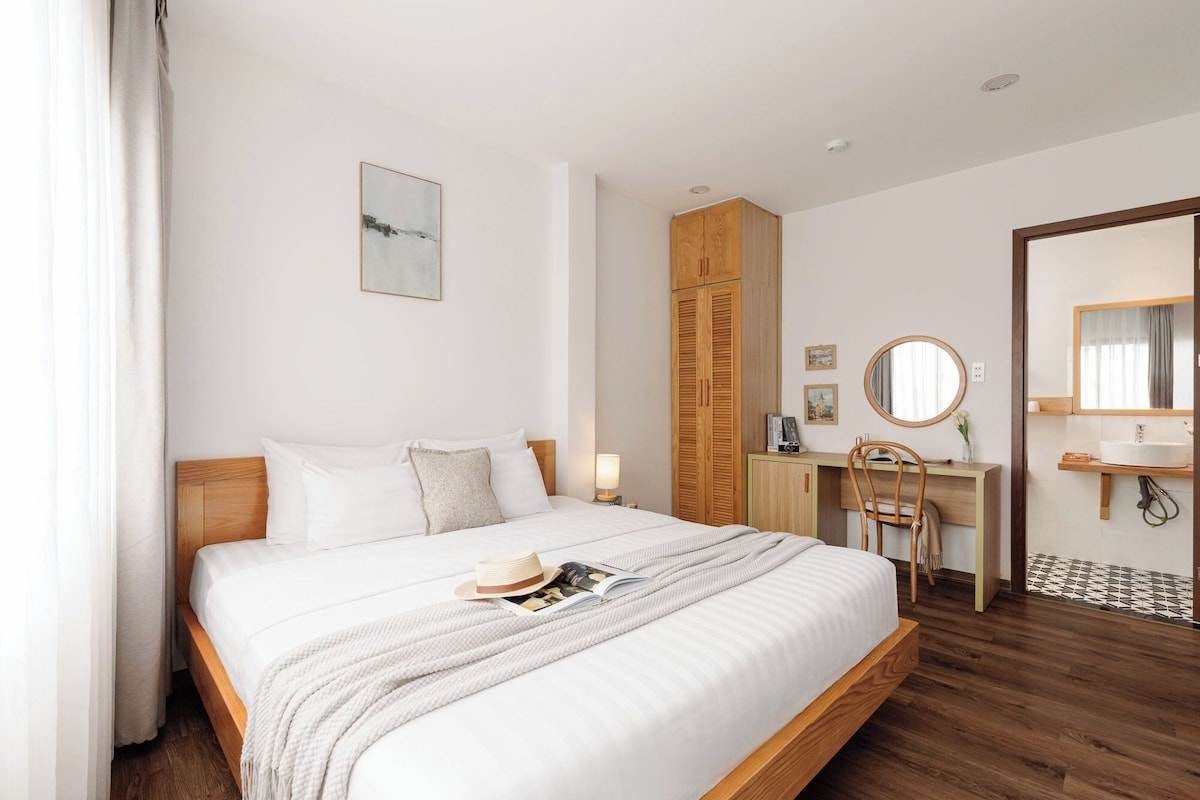 Standard Double Room | Free minibar items, free WiFi, bed sheets