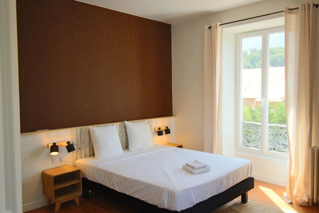 Desk, iron/ironing board, free WiFi, bed sheets