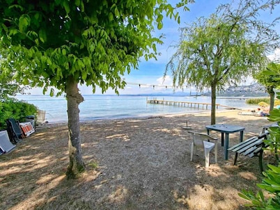 Bardolino Spritz, Balcony, beach access and aircon