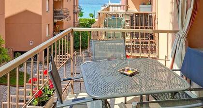 Bardolino Spritz, Balcony, beach access and aircon