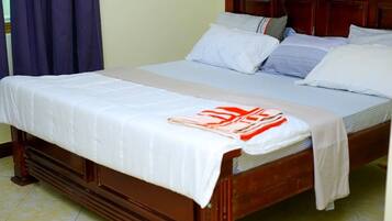 4 chambres, fer et planche à repasser, Wi-Fi gratuit, draps fournis