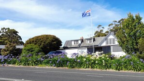 Property grounds - Old School Rocky Cape Farm Stay | Sleeps 10 (Rocky Cape)