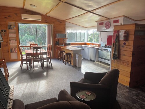 Old School Rocky Cape Farm Stay | Sleeps 10