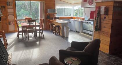 Old School Rocky Cape Farm Stay | Sleeps 10
