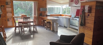 Old School Rocky Cape Farm Stay | Sleeps 10