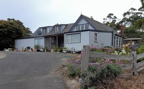 Exterior - Old School Rocky Cape Farm Stay | Sleeps 10 (Rocky Cape)