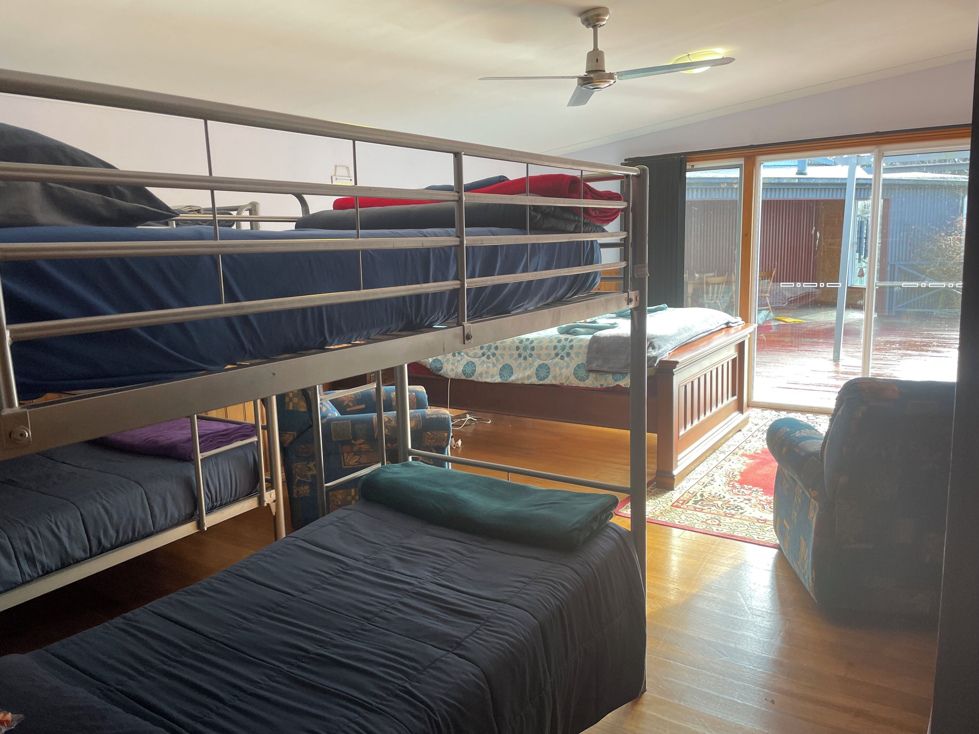 3 bedrooms, iron/ironing board, WiFi, bed sheets