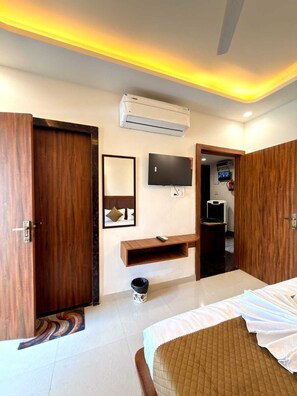 Deluxe Room, City View | Desk, free WiFi - Hotel Shree Krishnam Kota (KOTA)