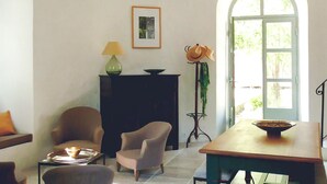 Interior - Amazing home in Aimargues (Aimargues)