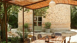 Outdoor dining - Amazing home in Aimargues (Aimargues)