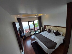Phòng Club, ban công | Két bảo mật tại phòng, màn/rèm cản sáng 