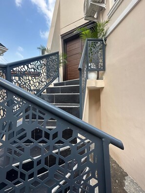 Exterior detail - Glover Apartments (Lagos)