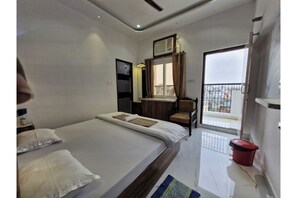 Chambre Deluxe, vue ville | Fer et planche à repasser, Wi-Fi gratuit
