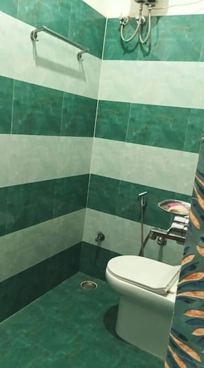 Standard Room | Bathroom