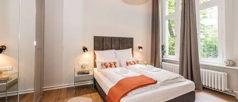 Desk, iron/ironing board, WiFi, bed sheets