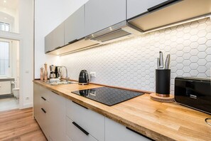 茶具/咖啡用具、冰箱、微波炉、烤箱