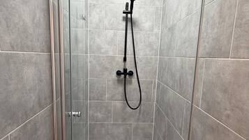 Apartment, 4 Bedrooms | Bathroom | Hair dryer, towels, soap, toilet paper