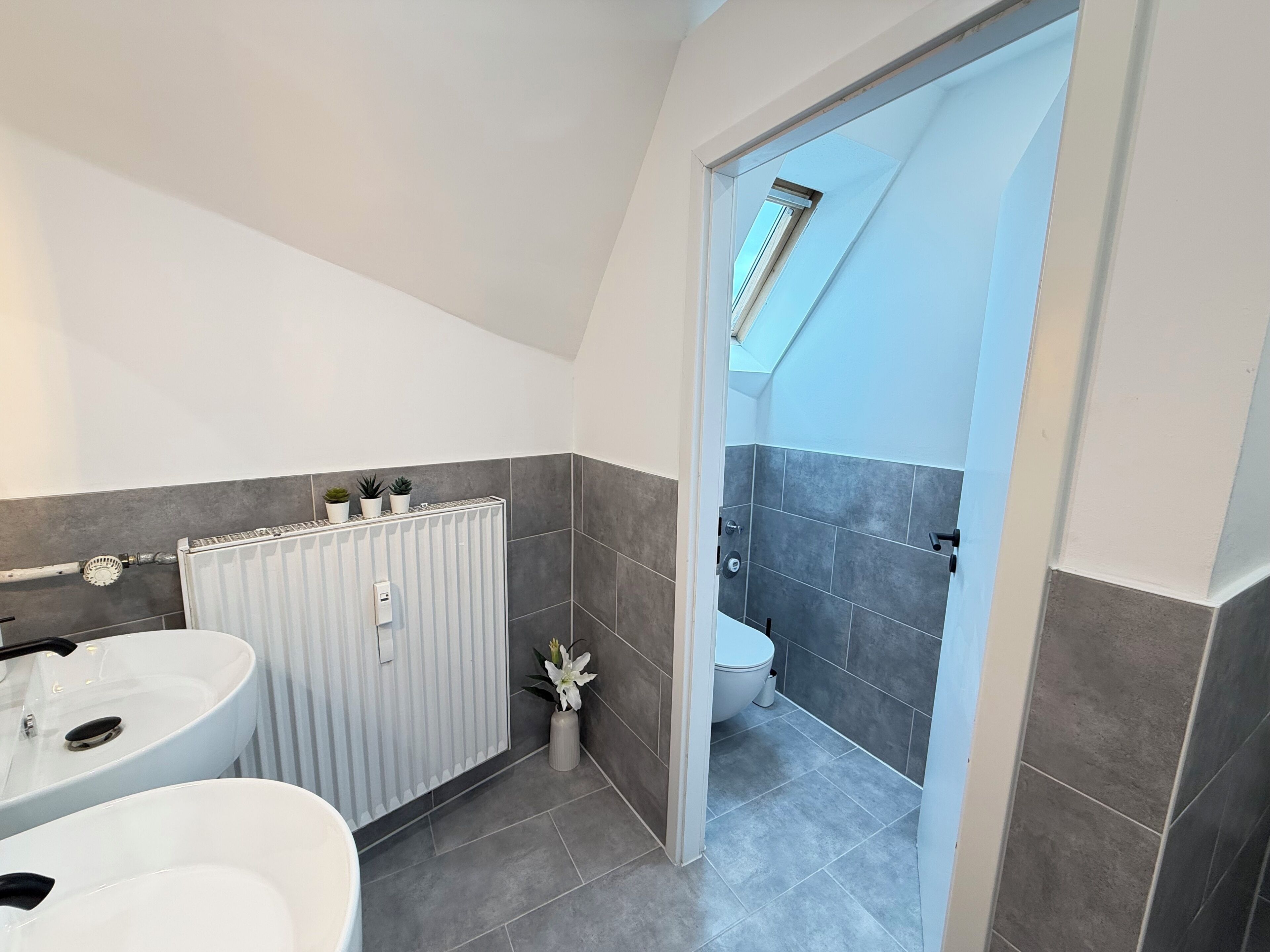 Apartamento, 4 habitaciones | Baño | Secador de pelo, toallas, jabón y papel higiénico