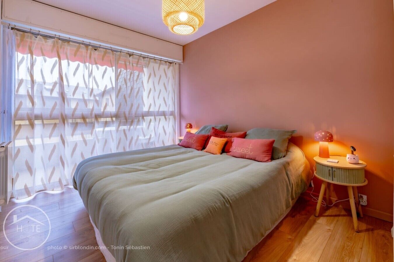 Iron/ironing board, travel crib, free WiFi, bed sheets
