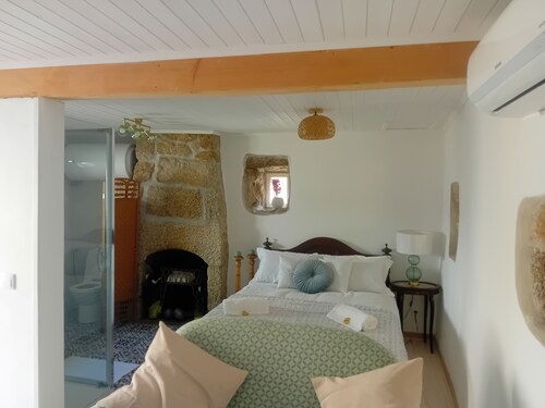 Cosy Stone Cottage in a Beautiful Medieval Village overlooking the Coa Valley
