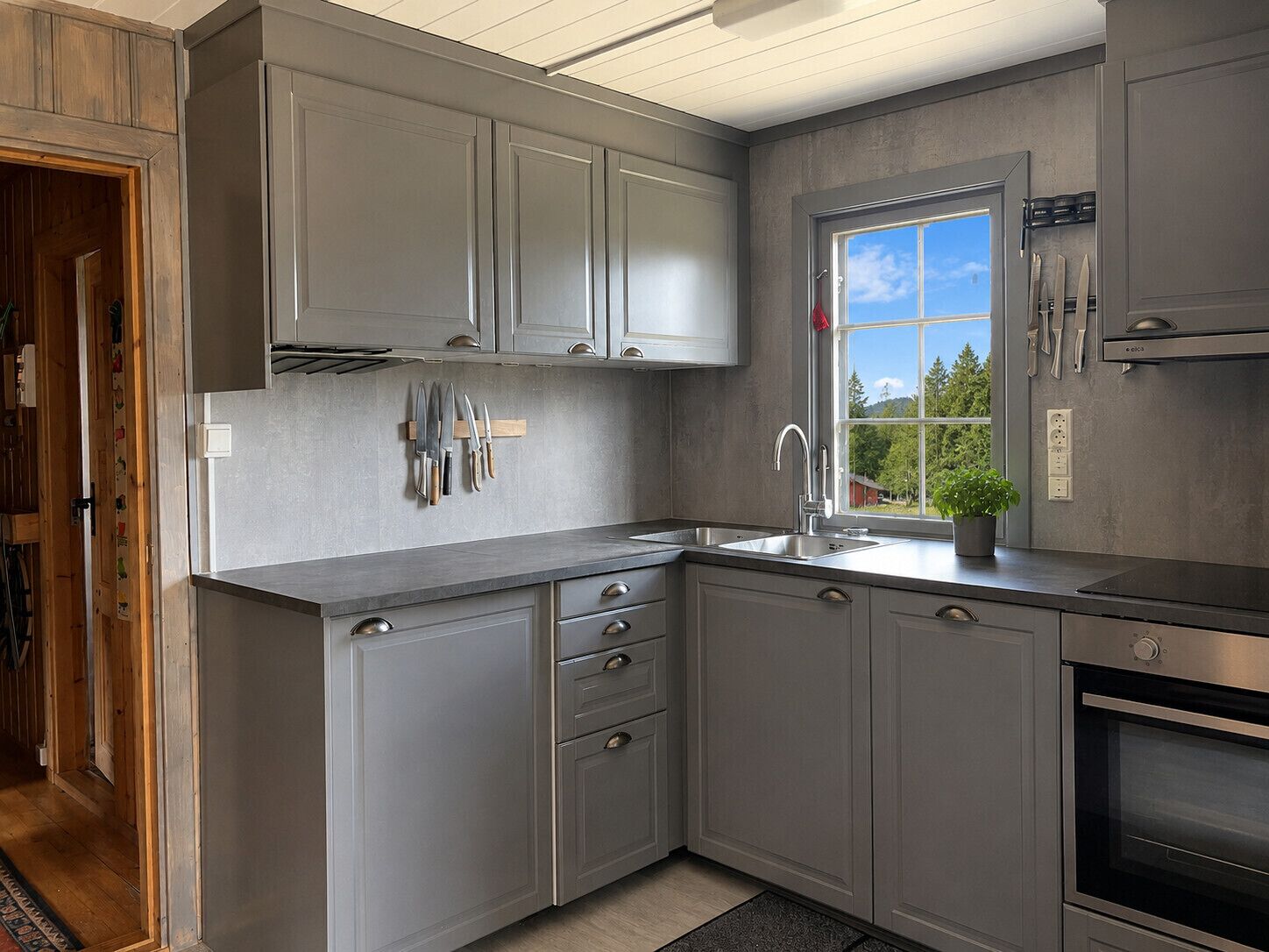 Fridge, oven, coffee/tea maker, cookware/dishes/utensils