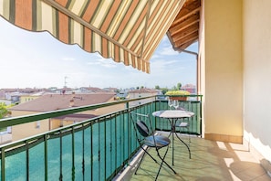 Outdoor dining - Apartment 'Garda Funfamily' with Balcony, Wi-Fi and Air Conditioning (Castelnuovo del Garda)