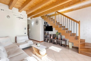 Living area - Apartment 'Garda Funfamily' with Balcony, Wi-Fi and Air Conditioning (Castelnuovo del Garda)