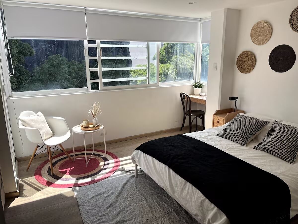 3 habitaciones, tabla de planchar con plancha, wifi y ropa de cama 