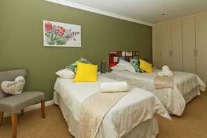 Quarto triplo família, vista para o jardim | Spa
