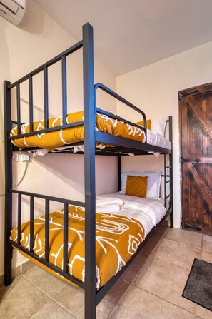 A bunk bed with two levels, a wooden door, and a tiled floor. - Stunning 2BR Villa with Pool (Mġarr)
