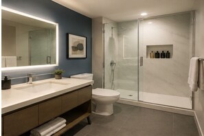 Economy Room | Bathroom | Free toiletries, hair dryer, towels, soap - Cendelle City Suites (Toronto)