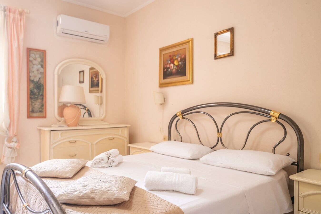 2 Schlafzimmer, Schreibtisch, Bügeleisen/Bügelbrett, WLAN